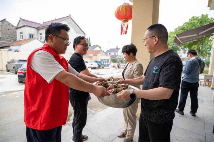 浙江嘉善：巧缝香囊 粽叶飘香——浓情端午反邪同心572.png